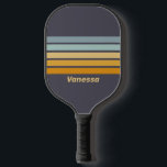 Vintager rückwärts gerichteter Regenbogen über Str Pickleball Schläger<br><div class="desc">Vintager rückwärts gerichteter Regenbogen über Streifen | Name Pickleball Paddle platzt mit dynamischer Energie und spielerischen Charme, die Mischung eines Spektrums von Farben, die Bewegung und Rhythmus auf dem Platz. Sein auffallendes Design bringt Persönlichkeit und Flair in jede Kundgebung und verwandelt jedes Spiel in einen lebendigen Ausdruck der Individualität. Perfekt...</div>