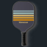 Vintager rückwärts gerichteter Regenbogen über Str Pickleball Schläger<br><div class="desc">Vintager rückwärts gerichteter Regenbogen über Streifen | Name Pickleball Paddle platzt mit dynamischer Energie und spielerischen Charme, die Mischung eines Spektrums von Farben, die Bewegung und Rhythmus auf dem Platz. Sein auffallendes Design bringt Persönlichkeit und Flair in jede Kundgebung und verwandelt jedes Spiel in einen lebendigen Ausdruck der Individualität. Perfekt...</div>