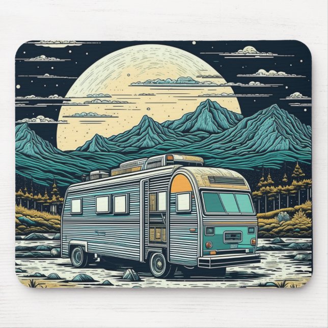 Vintager RV in den Bergen mit Vollmond Mousepad (Vorne)