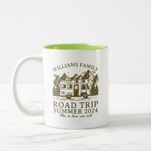 Vintager RV Mountain Family Camping Road Trip Zweifarbige Tasse