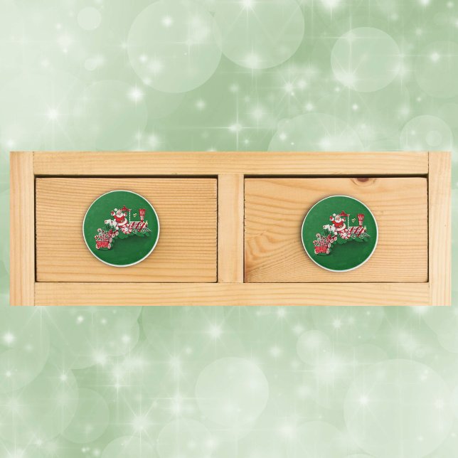 Vintager Santa Claus Peppermint Candy Train Keramikknauf (Jolly Santa Claus on peppermint candy train on green Christmas drawer knob pull.)