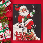 Vintager Santa on Chimney Vintage Weihnachten<br><div class="desc">Diese Weihnachtskarte aus der Mitte des Jahrhunderts besticht durch einen fröhlichen Weihnachtsmann auf einem schneebedeckten Kamin und eine Tasse heißen Kaffee oder heißen Apfel. Personalisieren Sie diese,  indem Sie die Nachricht auf der Rückseite anpassen und/oder Ihren Namen hinzufügen.</div>