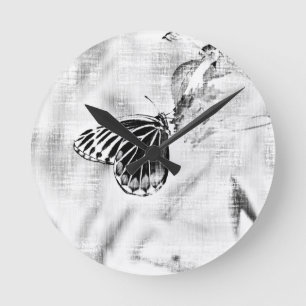 Vintager Schmetterling auf Blume - Schwarz und Wei Runde Wanduhr