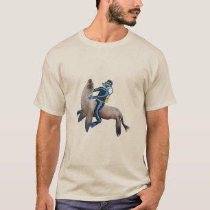 Vintager Scuba Diver Reiten auf einem großen Seelö T-Shirt