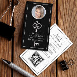 Vintager Silver Key Real Anwesen Agent Foto QR Cod Visitenkarte<br><div class="desc">Elegante Visitenkarte mit einem schönen Schlüssel mit QR Code. Fügen Sie Ihren Namen,  Ihr Foto und Ihre Kontaktdaten hinzu,  um einen bleibenden ersten Eindruck zu machen.</div>