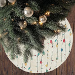 Vintager Spaß Fa La Christmas String Light Polyester Weihnachtsbaumdecke<br><div class="desc">Mit diesem Vintagen Fun Colorful Fa La Christmas String Light Pattern Weihnachtsbaum-Rock fügt sich Ihr Urlaubsdekor in eine spielerische Retro-Touch ein. Mit leuchtenden, skurrilen Saitenlichtern in einer Vielzahl festlicher Pop schafft dieses Design einen neutralen Hintergrund und schafft so einen unterhaltsamen und dennoch klassischen Look für Ihren Weihnachtsbaum. Dieser Baumrock ist...</div>