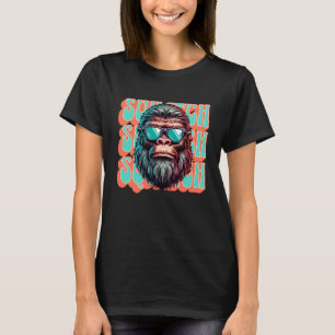 Vintager Squatch Retro Style Comic Pop Art T-Shirt