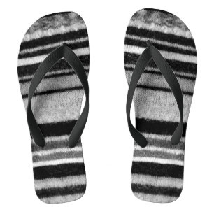 Vintager Striptegel aus schwarz-weiß gestricktem S Flip Flops