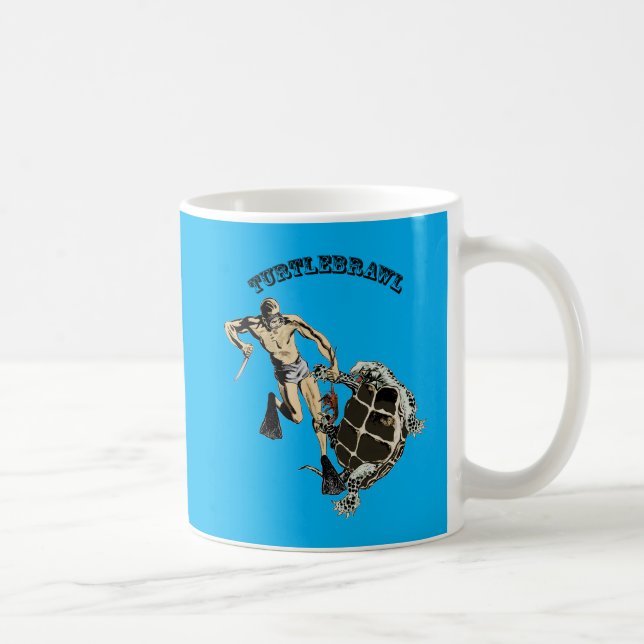Vintager Taucher, der eine Schildkröte über einem  Kaffeetasse (Rechts)
