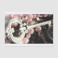 Vintager weißer Skeleton Schlüssel über rosa