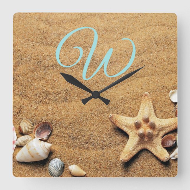 Vintager Zeichn von Seashells auf Sand   Quadratische Wanduhr (Vorderseite)