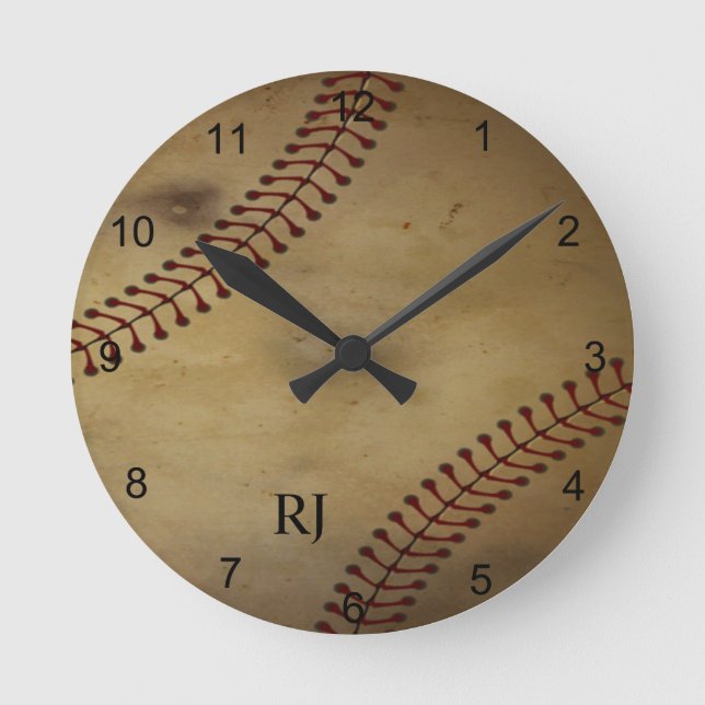 Vintages Baseball mit Monogramm Runde Wanduhr (Vorderseite)