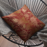 Vintages Blumengold im dunkelroten Paisley-Muster Kissen<br><div class="desc">Elegante Goldtöne verziertes Vintages Paisley-nahtloses Muster auf dunkelrotem Hintergrund.</div>