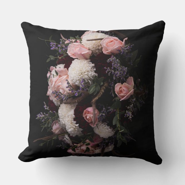 Vintages bordeauxfarbenes Blumenkissen Kissen (Vorderseite)