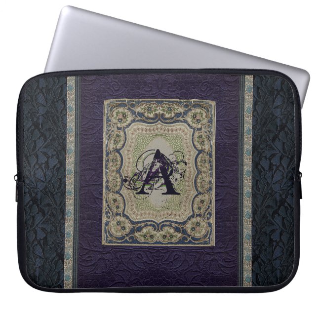 Vintages Buchdesign Mit Monogramm Laptopschutzhülle (Vorderseite)