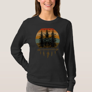 Vintages Camping Wandern neben dem Wasser T-Shirt
