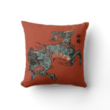 Vintages chinesisches Qilin auf chinesischem Rot