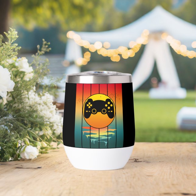 Vintages Computerspiel für Sunset Gamer (Hochzeit (gedreht))