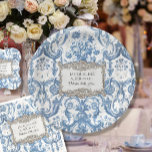 Vintages Elegantes Blumenblau in Weiß Silberbridal Pappteller<br><div class="desc">Verzierte,  dreidimensionale,  barocke Rokoko silberne Rahmen platziert sich über einem eleganten Vintagen französischen oder englischen Regency Blumenmuster. Das Original wurde sorgfältig restauriert und grafisch von Audrey Jeanne Roberts © entworfen,  um die Farbbotschaft an uns anzupassen (wir werden,  wenn es möglich ist).</div>