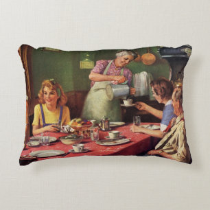 Vintages Familienfrühstück in der Küche Dekokissen