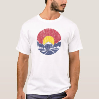 Vintages felsiger Gebirgssonnenuntergang-Logo T-Shirt