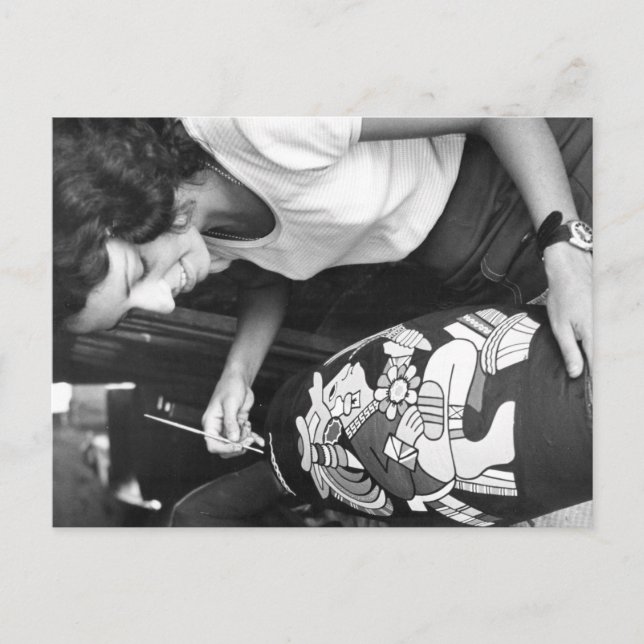 Vintages Foto weiblicher Malerei Postkarte (Vorderseite)