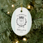 Vintages französisches Familienwappen Aqua Ticino Keramik Ornament<br><div class="desc">Feiern Sie die Saison mit diesem schicken, französisch inspirierten, Vintagen Familienwappen Monogramm flankiert von weichen aqua blauen tickenden Streifen, die ihm ein echtes rustikales Gefühl geben. Weihnachtsbaumornament. Personalisieren Sie es mit Ihrem Nachnamen, Brief, Jahr und einem Foto auf der Rückseite für eine besondere Touch. Ein ideales Haus- und Hochzeitsgeschenk für...</div>