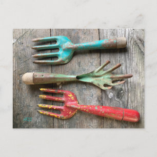 Vintages Gartenwerkzeug Postkarte von Diane Heller