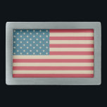 Vintages Geschenk der amerikanischen Flagge Rechteckige Gürtelschnalle<br><div class="desc">Eine Vintage amerikanische Flagge schmückt diesen Gürtelschnalle. Das Design stammt aus der Originalkunst.</div>