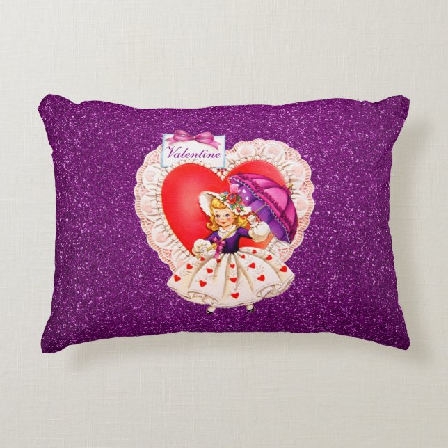 Vintages Girl Lace Heart Holding Regenschirm Lila Zierkissen (Vorderseite)