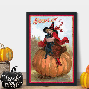 Vintages Halloween-Mädchen mit Hexenhut und Schwar Seidenpapier
