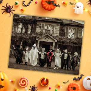 Vintages Halloween mit Kindern in Kostümen Postkarte