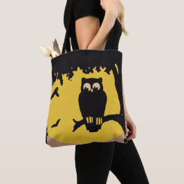 Vintages Halloween, Spooky Owl im Baum mit dem Mon