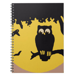Vintages Halloween, Spooky Owl im Baum mit dem Mon Notizblock