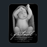 Vintages Handwriting Script Baby's First Weihnacht Magnet<br><div class="desc">Vintages Handwriting Kalligrafie Script Baby's 1. Weihnachten Foto Flexible Magnet. Dieser klassisch minimalistische Urlaubsankündigung / Babys erstes Weihnachten (Weihnachten), flexibler Magnet verfügt über ein Vintages handschriftliches Kalligrafieschrift mit dem Namen des Babys, Geburtsdatum und Babystats in Serif-Text, der ein volles Foto auf der Vorderseite überträgt. Die meisten Texte und Hintergrundbilder können...</div>