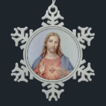 Vintages heiliges Herz von Jesus Schneeflocken Zinn-Ornament<br><div class="desc">Schönes Vintages Bild des heiligen Herzens von Jesus</div>