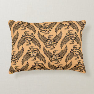 Vintages Herz mit Flügeln, Liebe gibt Ihnen Flügel Dekokissen