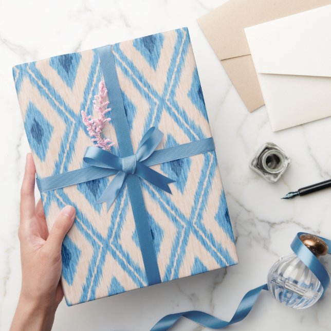 Vintages Ikat-blaues Muster. Geschenkpapier (Schenken)