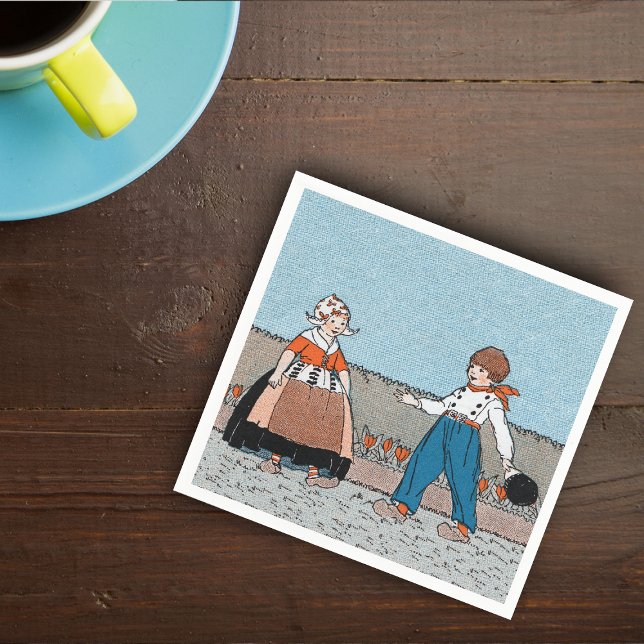 Vintages kleines holländisches Mädchenjunge Serviette (Little Dutch girl and boy traditional clothing wood shoes red tuilips on napkin.)