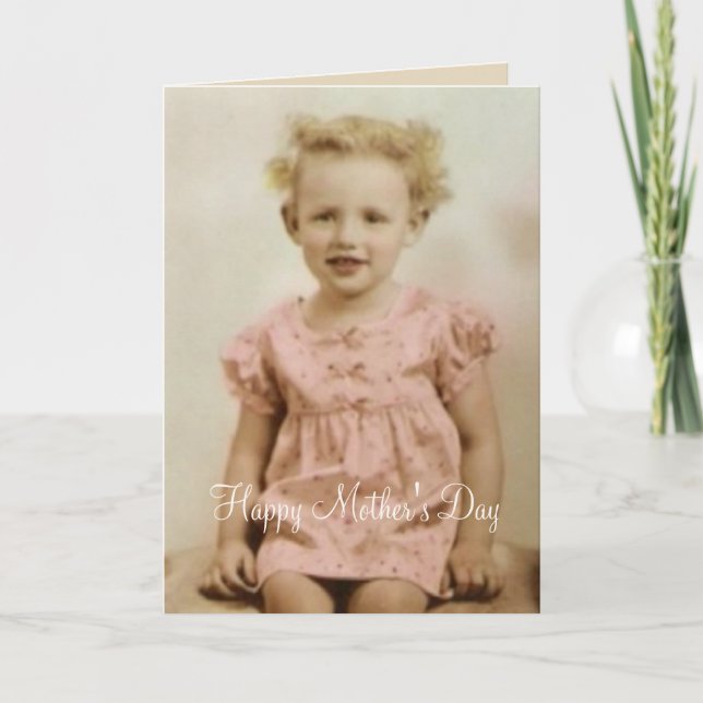 Vintages kleines Mädchen in der rosa Karte (Vorderseite)