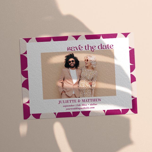 Vintages lila modernes Foto des Mittelalters Ankündigung (SAVE THE DATE PURPLE RETRO VINTAGE SCALLOP HALF CIRCLE MID CENTURY MODERN PHOTO)