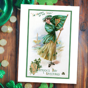 Vintages Mädchen, irische Flagge, tragen der Grüne Feiertagspostkarte