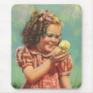 Vintages Mädchen mit Baby Chick, glückliches Kind  Mousepad