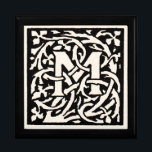 Vintages Monogramm M Art Nouveau Erinnerungskiste<br><div class="desc">Jugendstil-Briefe - Monogramme von der Kunst- und Handwerksbewegung Dieser Buchstabe M ist ein schönes, im Jahr 1901 entworfenes Monogramm M, das in einem Set von Büchern veröffentlicht wurde. Das Monogramm M ist umgeben von einem wunderschönen, handgezeichnet Weinmuster, das zu jener Zeit im Jugendstil-Stil gehalten war und durch stilisierte und fließende...</div>