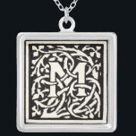 Vintages Monogramm M Art Nouveau Versilberte Kette<br><div class="desc">Jugendstil-Briefe - Monogramme von der Kunst- und Handwerksbewegung Dieser Buchstabe M ist ein schönes, im Jahr 1901 entworfenes Monogramm M, das in einem Set von Büchern veröffentlicht wurde. Das Monogramm M ist umgeben von einem wunderschönen, handgezeichnet Weinmuster, das zu jener Zeit im Jugendstil-Stil gehalten war und durch stilisierte und fließende...</div>