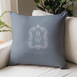 Vintages Monogramm Wappen: Dusty Blue Wedding Kissen