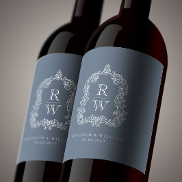 Vintages Monogramm Wappen: Dusty Blue Wedding Weinetikett