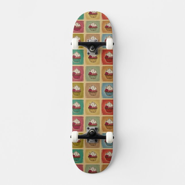 Vintages Muster gemacht von den kleinen Kuchen Skateboard (Vorderseite)