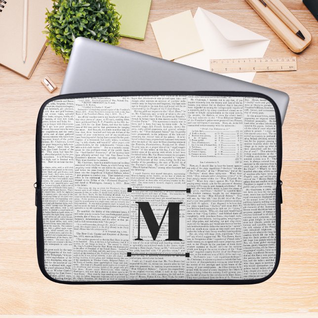 Vintages Newsprint-Monogramm Laptopschutzhülle (Von Creator hochgeladen)