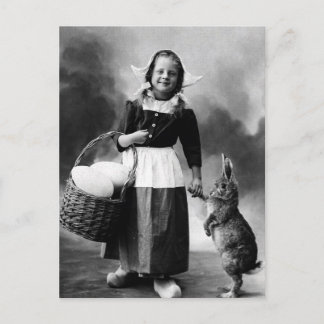 Vintages OsterGirl mit Big Bunny Rabbit Feiertagspostkarte